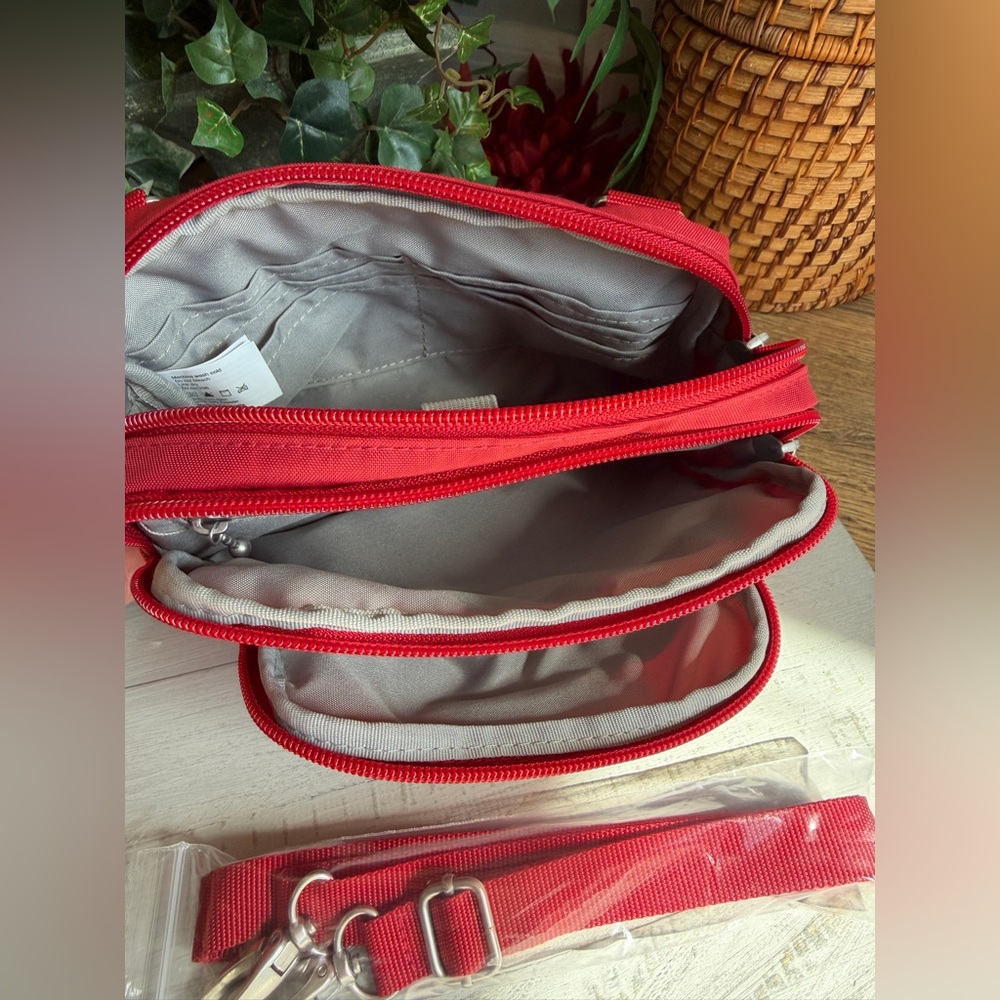 Baggallini Apple Red Triple Zip Bagg Convertible Crossbody - Water Resistant - Picture 6 of 9